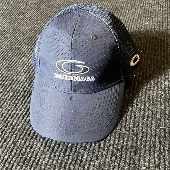 Balenciaga Perforated Trucker Cap - Picture 1 of 6